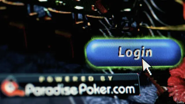 Ahora tenemos algoritmos con los que competimos en juegos en los que hay que fingir o aparentar, como el póquer.