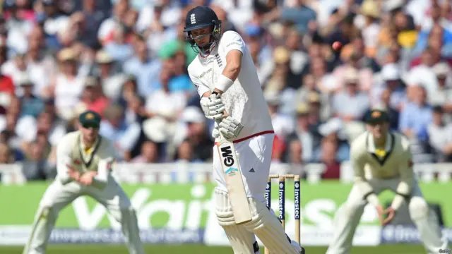 انگلینڈ نے 121 کا مطلوبہ ہدف دو وکٹوں کے نقصان پر حاصل کر لیا۔