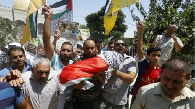 Suasana prosesi permakaman balita Ali Saad Dawabsha