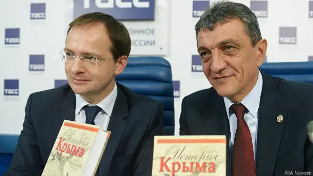 Владимр Мединский (слева) и Сергей Меняйло