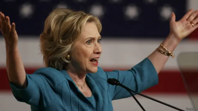 Những người chỉ trích nói bà Hillary dùng email cá nhân là trái với chính sách của chính phủ Mỹ