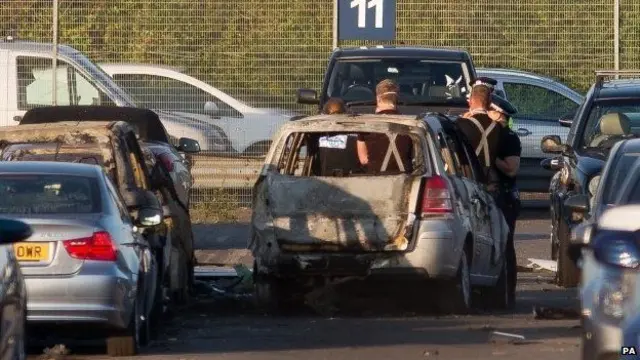 Şəxsi təyyarə Britaniyada avtomobil hərracı ərazisinə çırpılıb