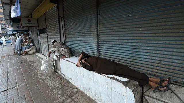 انجمن تاجران پاکستان کے سیکریٹری جنرل نعیم میر کا کہنا ہے کہ سنیچر کا احتجاج تاجروں کی جانب سے محض ایک ہڑتال نہیں بلکہ حکومت کے خلاف ایک ریفرینڈم ہے۔