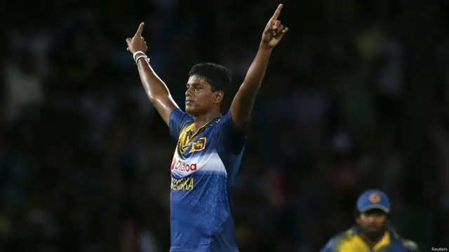 سری لنکا کی جانب سے فرنینڈو نے دو کھلاڑیوں کو آؤٹ کیا۔