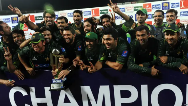  کولمبو میں دو ٹی ٹوئنٹی کرکٹ میچوں کی سیریز کے دوسرے میچ میں پاکستان نے سری لنکا کو ایک سنسی خیز مقابلے کے بعد ایک وکٹ سے شکست دے کر سیریز دو صفر سے جیت لی۔