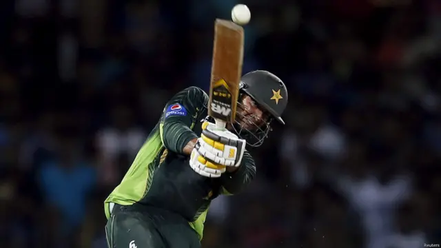 عماد وسیم نے فرنینڈو کی گیند پر چھکا لگا کر پاکستان کو فتح سے ہمکنار کیا۔ انھوں نے 14 گیندوں پر 24 رنز بنائے۔