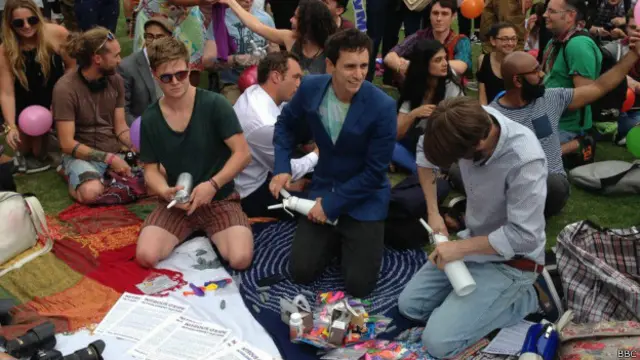 El mayor riesgo al inhalar el "gas de la risa" es que el oxígeno no llegue al cerebro.