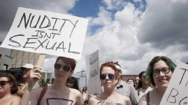 Pawai tersebut berlangsung sehubungan dengan insiden yang melibatkan tiga saudari, yakni Tameera, Nadia, dan Alysha Mohamed.