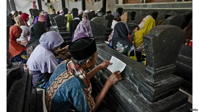 Ziarah kubur yang khas Islam Indonesia yang tak ditemui dalam tradisi Islam di berbagai belahan dunia lain