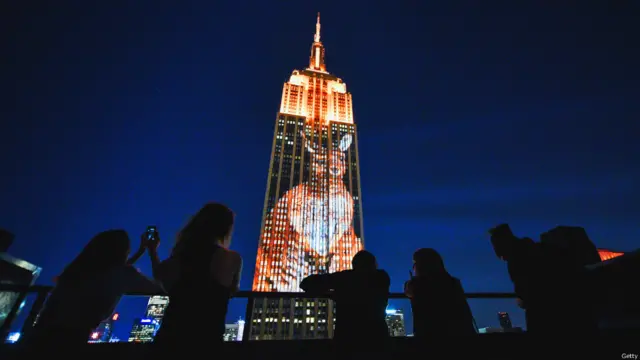نیویارک کی ایمپائر سٹیٹ بلڈنگ پر تصویری نمائش