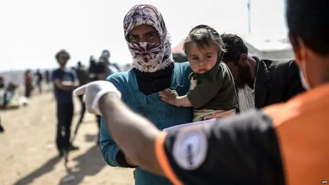 در پی جنگ در سوریه گروه کثیری از پناهجویان با عبور از مرز وارد ترکیه شده اند