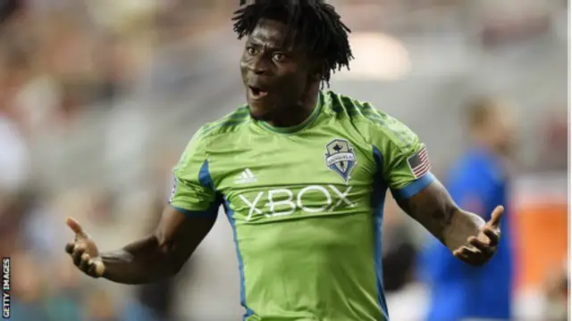 L'attaquant nigérian nie avoir annoncé la fin de sa carrière internationale.