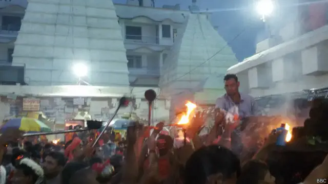 دیوگھر میں پہلے یہ تقریب سالانہ ہوا کرتی تھی لیکن اب یہ سال بھر موقعے موقعے پر منعقد کی جاتی ہے