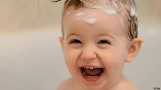 Смеющийся ребенок