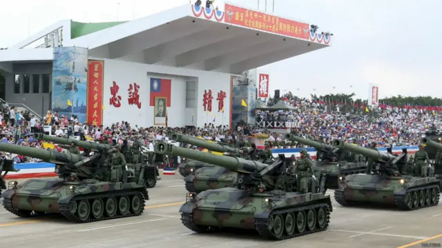 台湾新竹“国防展演”上的M110A2坦克队列（4/7/2015）