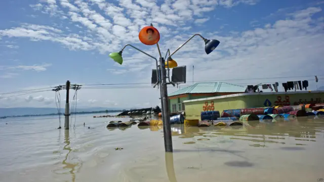 စစ်ကိုင်းတိုင်းနဲ့ ချင်းပြည်နယ် အစပ်က ကလေးမြို့မှာ ချင်းတောင်က ကျလာတဲ့ ရေတွေကြောင့် ကလေးမြို့ရဲ့ သမိုင်းမှာ မကြုံဘူးတဲ့ ရေကြီးမှုမျိုး ကြံနေရ။ 