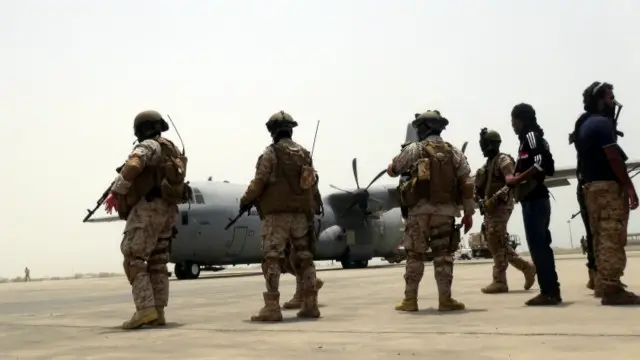 د عدن هوايي ډګر کې د ولسمشر هادي ملاتړي ځواکونه