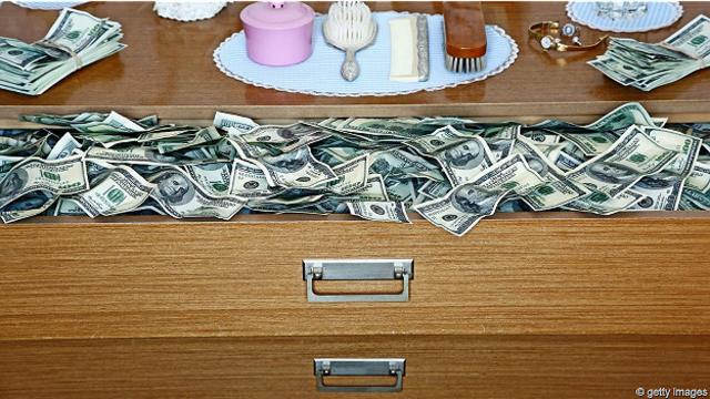 Dólares en un cajón
