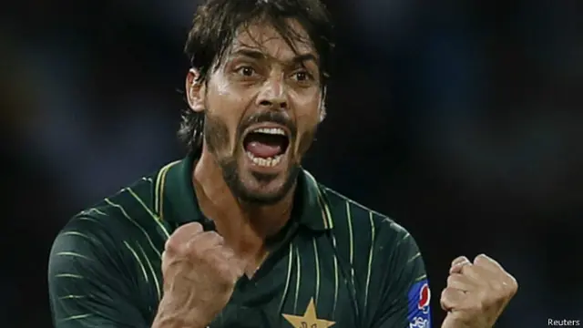 انور علی نے پہلی بار شہ سرخیوں میں اس وقت جگہ بنائی جب انھوں نے سنہ 2006 کے انڈر 19 ورلڈ کپ کے فائنل میں بھارت کی پانچ وکٹیں حاصل کرکے پاکستان کو فتح دلوائی تھی