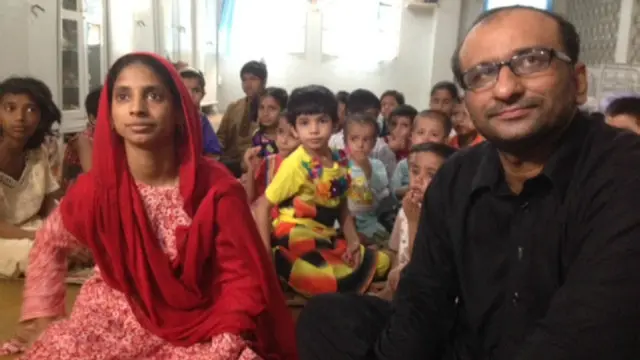 گیتا کراچی میں مقیم ہیں اور سماجی کارکن انصار برنی ان کے خاندان کی تلاش کے لیے کوشاں ہیں