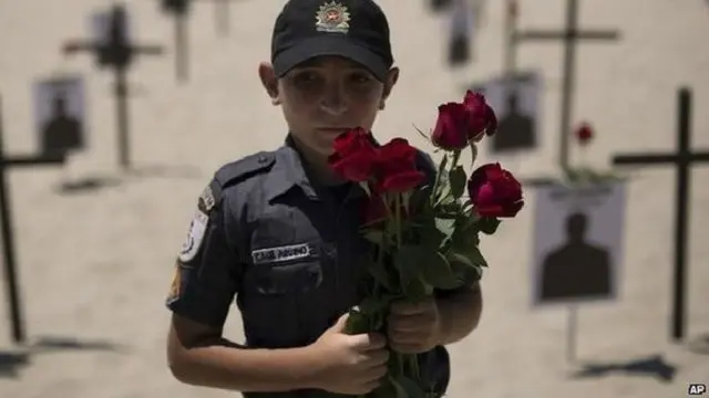 تقول الشرطة في البرازيل إنها غالبا ما تتعرض لإطلاق نار في الأحياء الفقيرة.