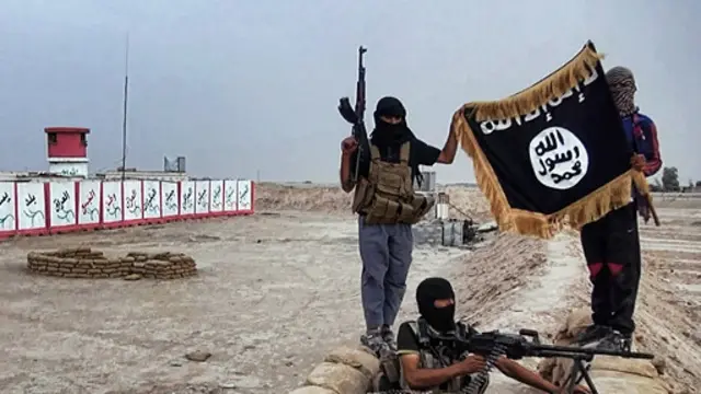 Beberapa pejabat AS mengatakan ISIS amat mungkin memperoleh zat kimia mustard dari Suriah.