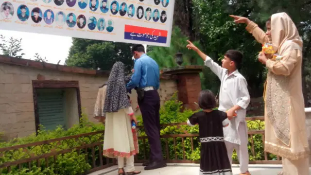 حکام کے مطابق خیبر پختونخواہ میں 155 جبکہ ملاکنڈ ڈویژن میں 250 سے زائد پولیس اہلکار ڈیوٹی کے دوران ہلاک ہوئے