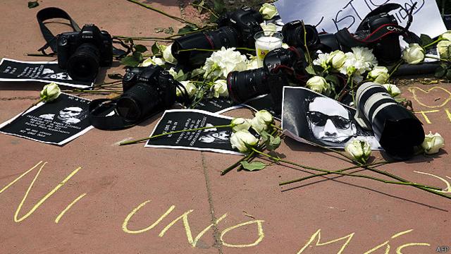 Hallan auto robado durante asesinato de periodista Rubén Espinosa en México