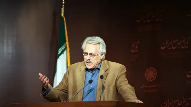 فیلسوف پرسروصدای ایرانی، اقدامی مثل تاسیس فرهنگستان یا راه‌اندازی رشته زبان و ادبیات ترکی را به چالش کشید.