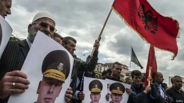 أعضاء جيش تحرير كوسوفو سابقا يحظون بتقدير كبير وسط السكان المنحدرين من أصول ألبانية