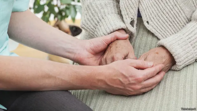 متوسط عمر زنان ایران ۷۵ و متوسط عمر مردان ایرانی ۷۲ سال است. ایران با ۷۳.۵ سال امید به زندگی، در رتبه ۱۰۶ دنیا قرار دارد