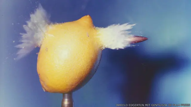 "Bala a través de un limón", foto de Harold Edgerton de cerca de 1955.
