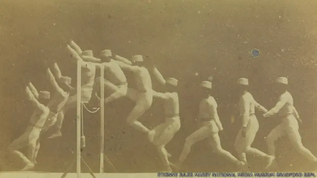 "Cronofotografía de un hombre saltando un obstáculo, imagen captada por Etienne Jules Marey cerca de 1892.