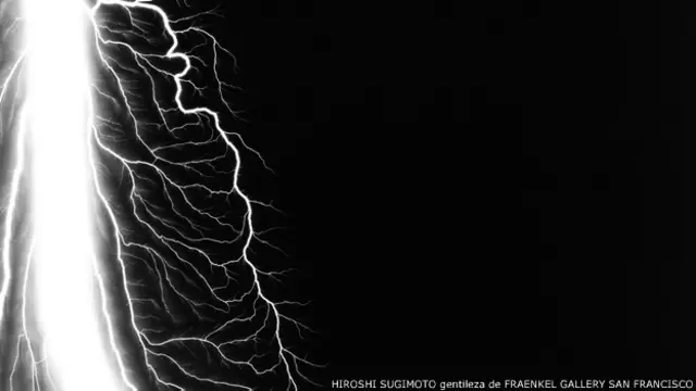 "Relámpagos", foto del artista japonés Hiroshi Sugimoto de 2009.