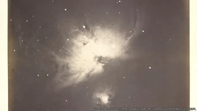 "Nebulosa de Orion", foto de 1883 del fotógrafo aficionado Andrew Ainsley Common.