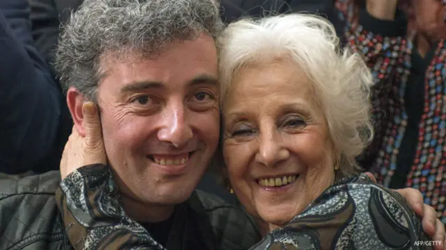 A organização Avós da Praçacaça niquel 25 linhas gratisMaio, cuja presidente é Estellacaça niquel 25 linhas gratisCarlotto, já identificou 117 pessoas sequestradas pelos militares quando eram bebês