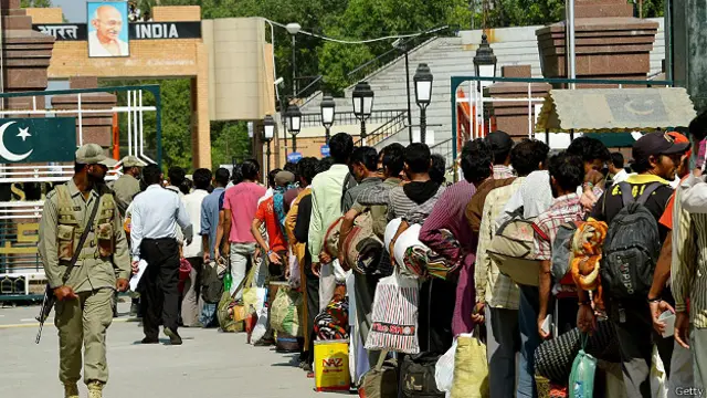 Пограничный переход между Индией и Пакистаном