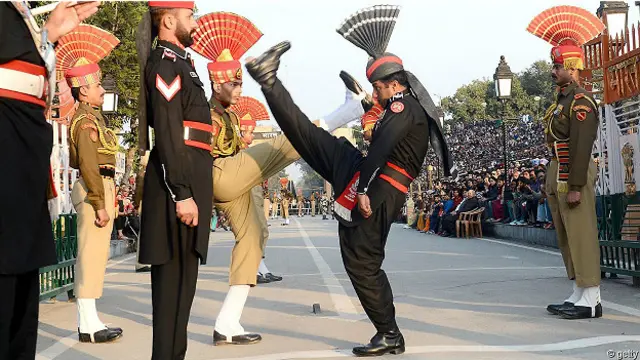 Церемония закрытия границы на ночь