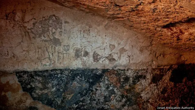 باستان‌شناسان گفته‌اند در حال حاضر، متون و نمادهای روی دیوار، معما است