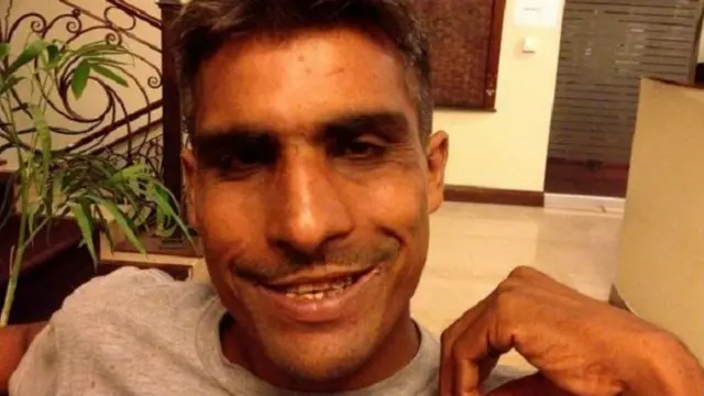 "Ayah saya mengajarkan cara mengikat tali gantungan"