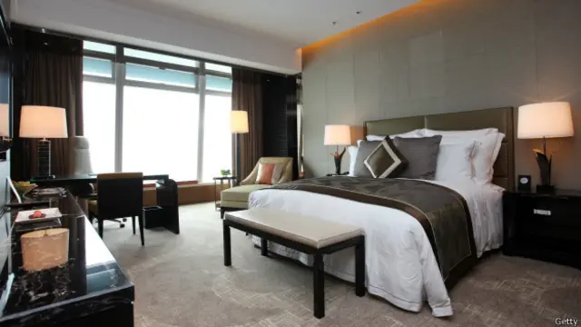 En Hong Kong se alojaría en el Ritz-Carlton, dice.