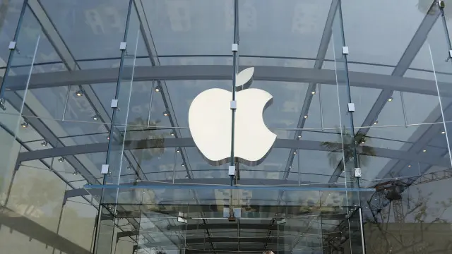 گومینٹم کمپنی ڈرائیور کے بغیر کار چلائے جانے والی گاڑیوں کے تجربے کے لیے مشہور ہے