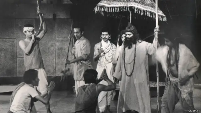 कबीरा खड़ा बाज़ार में