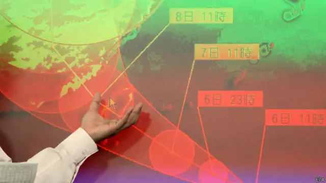 中度台风苏迪勒的路径预测图。