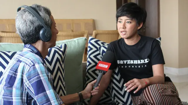 Riyanni berpandangan, seharusnya peraturan KKP tentang hiu itu juga harus diikuti dengan pembuatan peraturan serupa oleh kementrian lainnya yang terkait.