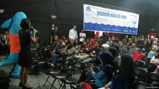 Menurut Riyanni, konsumen di Indonesia selama ini acap kali dikondisikan pasif, menerima apa-adanya. Di sinilah, dia beserta kelompoknya kemudian menyediakan fakta-fakta terkait hiu -termasuk dampaknya jika hiu kelak punah akibat ulah manusia- sebagai bahan kampanye.