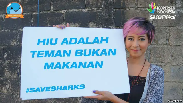 Riyanni dalam sebuah kampanye Savesharks. Tiga tahun lalu, Organisasi pangan dan pertanian, FAO, PBB mengeluarkan rilis yang menyebutkan Indonesia sebagai salah-satu pengekspor sirip hiu terbesar di dunia.