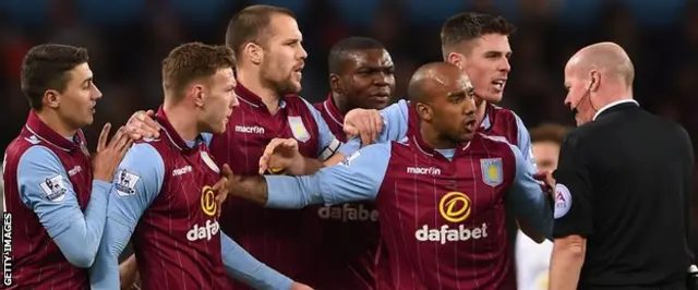 Aston Villa, protesta