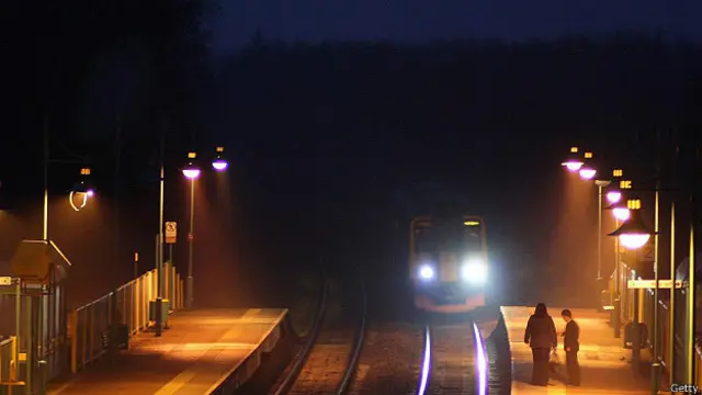 Прибытие поезда вечером