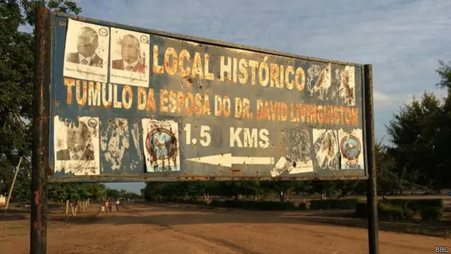 Letrero que guía hacia la tumba de Mary Livingstone